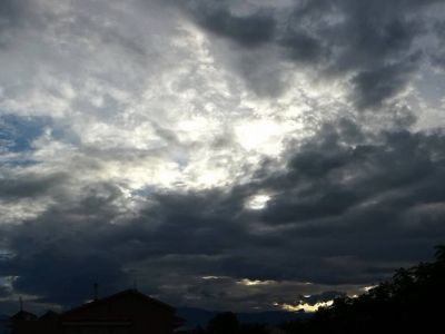 Ο καιρός τρελάθηκε! Μετά τον καύσωνα, βροχές και καταιγίδες - Πού θα είναι έντονα τα φαινόμενα