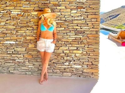 Ελένη Μενεγάκη: Δημοσίευσε την πρώτη φώτο της με μπικίνι και δείτε την αντίδραση του Μάκη της!