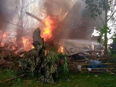Φιλιππίνες: Τουλάχιστον 40 διασωθέντες από τη συντριβή στρατιωτικού αεροσκάφους με 85 επιβαίνοντες