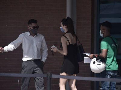 Συναγερμός για τους εμβολιασμούς: Το σχέδιο «πειθώ» για να αυξηθεί το «τείχος ανοσίας» στη χώρα