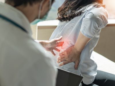 Κίνδυνος οστεοπόρωσης: Τα σημάδια που δεν πρέπει να αγνοείτε (εικόνες)