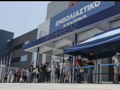 Εξαδάκτυλος: Οι άνω των 50 ετών πρέπει να εμβολιαστούν μέσα στις επόμενες 5 ημέρες