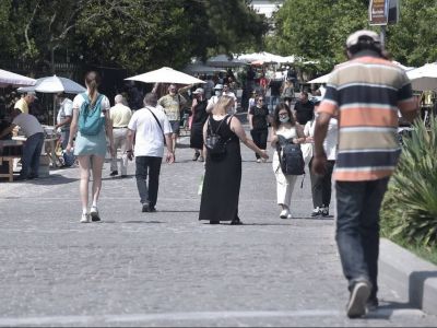 Τα μπρος - πίσω στη «μάχη» με τον κορονοϊό, η μετάλλαξη Δέλτα και το plan B