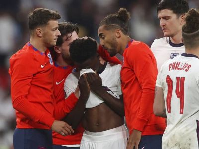 ΕURO2020: Σάλος από τη «βροχή» των ρατσιστικών σχολίων για τους Άγγλους που έχασαν τα πέναλτι