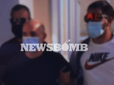 Ηλιούπολη: Από την πίσω πόρτα για να απολογηθούν ο αστυνομικός-προαγωγός και ο πατέρας της 19χρονης