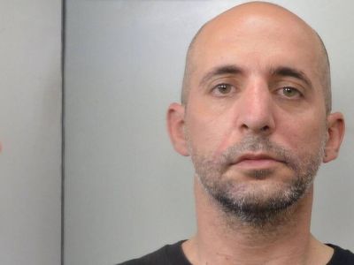 Ηλιούπολη: Αυτός είναι ο αστυνομικός που εξέδιδε και κακοποιούσε την 19χρονη