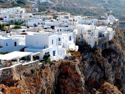 Θρίλερ στη Φολέγανδρο: Η ανακοίνωση του Λιμενικού για τον θάνατο της 26χρονης και τον αγνοούμενο