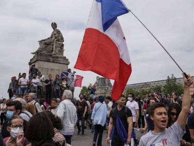 Γαλλία : Δεν μπορεί να αποκλειστεί η εκ νέου επιβολή απαγορεύσεων κυκλοφορίας λένε οι αρχές