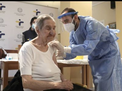 Κατ' οίκον εμβολιασμοί: Με συνεργεία από τα Κέντρα Υγείας ξεκινά η επιχείρηση