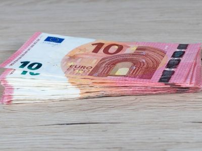 ΕΝΦΙΑ: Πότε φτάνουν τα «ραβασάκια» της Εφορίας - Ποιοι ιδιοκτήτες θα έχουν μείωση ή και απαλλαγή