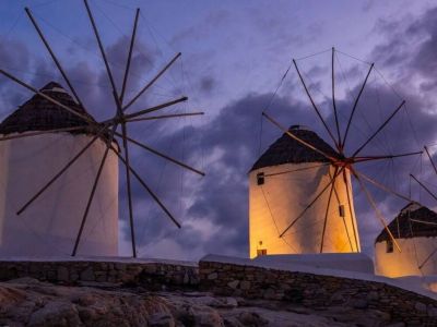 Μύκονος: «Ντου» της Αστυνομίας σε υπαίθριο πάρτι στα Ματογιάννια