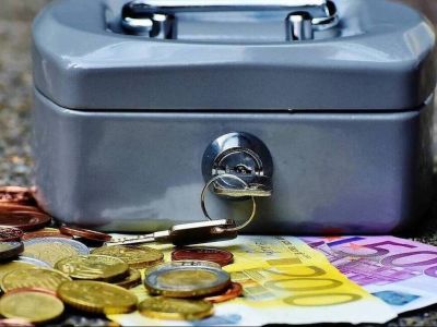 «Μπαράζ» πληρωμών τις επόμενες ημέρες: Πότε καταβάλλονται συντάξεις και επιδόματα