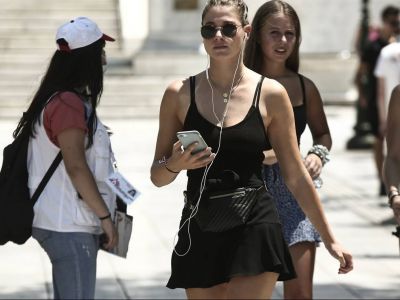 «Πολεμώντας» τον καύσωνα: Πώς επηρεάζεται το σώμα από την ακραία ζέστη και πώς αντιδρά