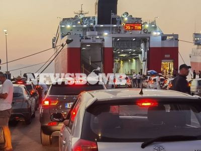 Ουρές στα λιμάνια: Οι αδειούχοι του Αυγούστου εγκαταλείπουν την Αθήνα (pics)