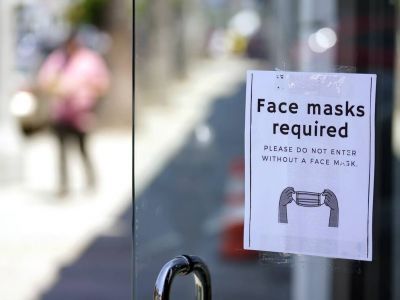 Κορονοϊός: Νέες οδηγίες από τα CDC προς τους πλήρως εμβολιασμένους λόγω της μετάλλαξης Δέλτα