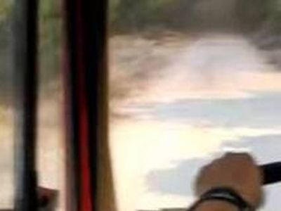 Φωτιά Βαρυμπόμπη: Βίντεο ντοκουμέντο! Πυροσβεστικό εγκλωβίζεται στις φλόγες