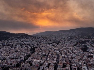 Καιρός: «Κόκκινος» συναγερμός Παρασκευή και Σάββατο για τις πυρκαγιές - Νέος καύσωνας τη Δευτέρα