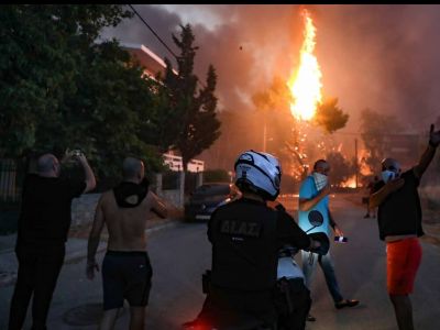 Φωτιές στην Ελλάδα: Το μυστήριο της κλιματικής αλλαγής και ο... προσωπικός μας πυροσβέστης