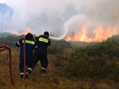 Φωτιά στην Αττική: Ενεργά μέτωπα σε Βαρυμπόμπη, Θρακομακεδόνες, Μαλακάσα - Ενισχύονται οι άνεμοι