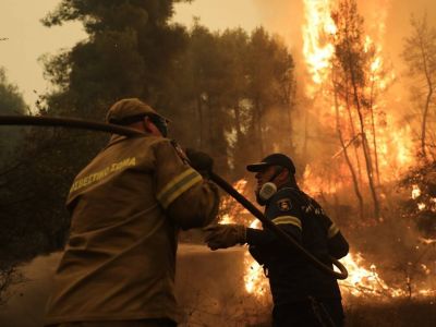Φωτιές στην Πελοπόννησο: Στις φλόγες Ηλεία, Μεσσηνία, Λακωνία - Η κατάσταση στα πύρινα μέτωπα