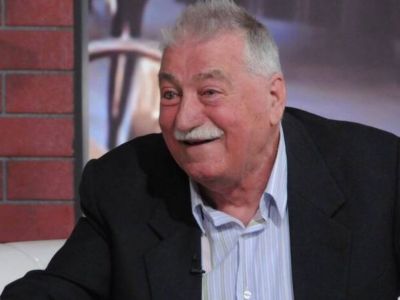 Ανέστης Βλάχος: Συγκινεί ο γιος του - «Το μόνο που παρακαλάω είναι να ζήσει ο πατέρας μου»