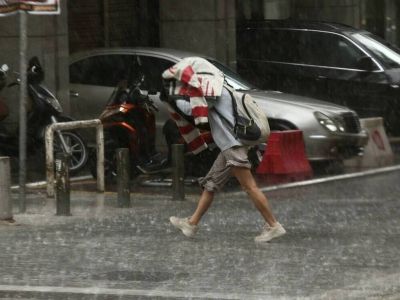 Καιρός: Έκτακτη προειδοποίηση Μαρουσάκη - «Έρχονται ισχυρές καταιγίδες, θα βοηθήσουν στις φωτιές»