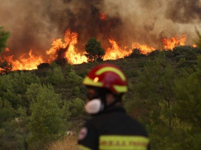 Φωτιά: Νέα πύρινα μέτωπα σε Αττική και Εύβοια