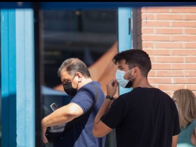 Κορονοϊός - Λουκίδης: Ποιοι θα κάνουν πρώτοι την τρίτη δόση του εμβολίου στην Ελλάδα