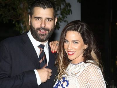 Στικούδη - Σερίφης: Ποζάρουν αγκαλιά πριν τη γέννηση του πρώτου τους παιδιού (Vid & Pics)