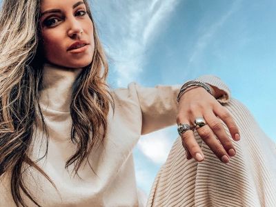 Έχεις δει την κουμπάρα της Αθηνάς Οικονομάκου; Είναι φίλη με πολλούς ηθοποιούς