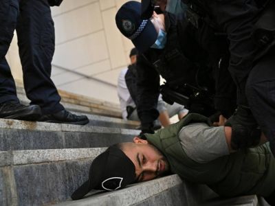 Αυστραλία: Βίαια επεισόδια μεταξύ αστυνομίας και διαδηλωτών κατά του lockdown