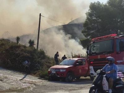 Φωτιά στο Αργάσι Ζακύνθου - Επιχειρούν επίγεια και εναέρια μέσα, ανησυχούν οι κάτοικοι