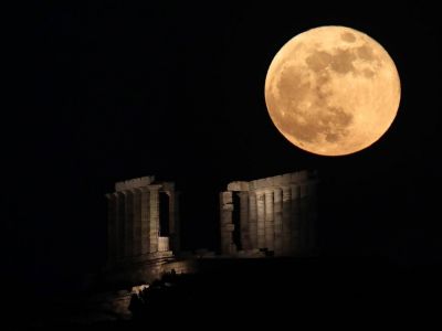 Αυγουστιάτικη Πανσέληνος: Ελεύθερη είσοδος και εκδηλώσεις σε αρχαιολογικούς χώρους και μουσεία