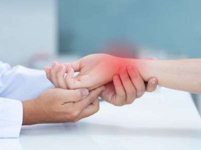 Ρευματοειδής αρθρίτιδα: Ποια ψάρια μειώνουν τον κίνδυνο εμφάνισης της πάθησης (εικόνες)