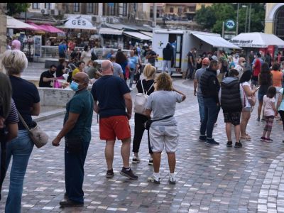 Νέα μέτρα: Με 10 ευρώ τα τεστ για τους ανεμβολίαστους - «Κλειδί» η μάσκα για το εύρος του μπλόκου