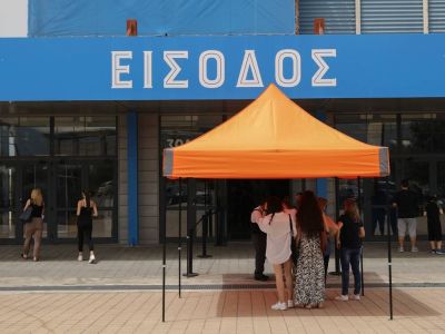 «Καμπανάκι» Εξαδάκτυλου για τους ανεμβολίαστους άνω των 50: Θα νοσήσουν βαριά κατά το 4ο κύμα