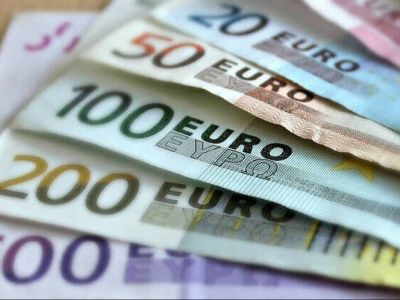 Κατώτατος μισθός: Πότε και πόσο αυξάνεται ανάλογα με τις τριετίες - Αναλυτικά τα ποσά