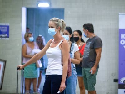 Πανδημία: Καμία πιθανότητα για οριζόντια μέτρα - Στοίχημα η αύξηση του ρυθμού των εμβολιασμών
