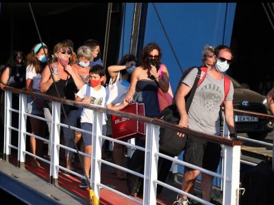 Ποιοι ανεμβολίαστοι που επιστρέφουν από διακοπές δικαιούνται δωρεάν self test από σήμερα