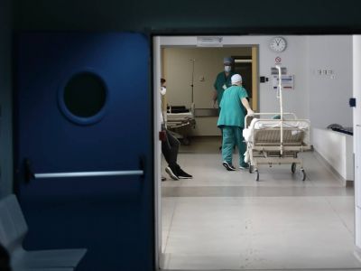 Κορονοϊός: Συναγερμός για τη νέα μετάλλαξη Μ που έφτασε και στην Ελλάδα - Τα πρώτα κρούσματα