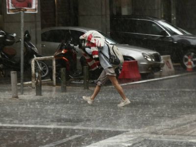 Καιρός: Λασποβροχές και χαλάζι τις επόμενες ώρες - Live η εξέλιξη της κακοκαιρίας