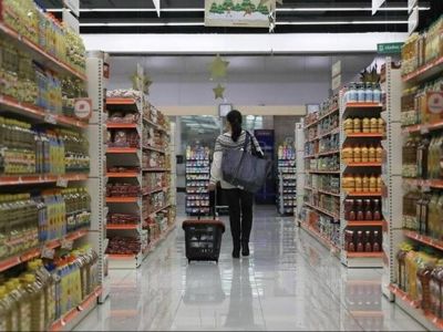 Η ακρίβεια «καίει» τα νοικοκυριά - Πόσο αυξάνονται ρεύμα, καύσιμα και βασικά είδη διατροφής