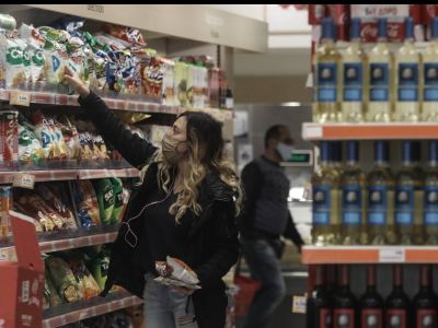 Έρχονται ανατιμήσεις σε τρόφιμα, ρεύμα, καύσιμα: Το σχέδιο της κυβέρνησης για... φρένο στις αυξήσεις
