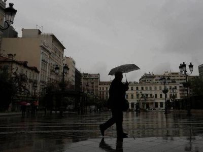 Καιρός: «Ψυχρή λίμνη» σκεπάζει την Ελλάδα - Πού θα χτυπήσουν οι καταιγίδες