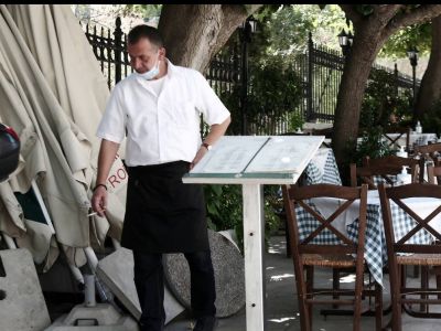 Υποχρεωτικό εμβολιασμό σε εστίαση και αστυνομία «έδειξε» ο Πέτσας