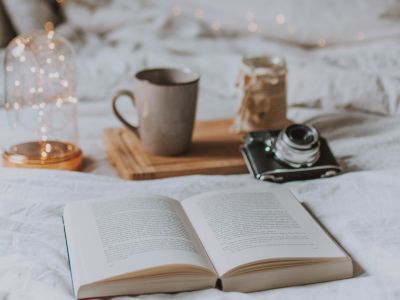 Ζεστή σοκολάτα και ένα καλό βιβλίο ηρεμούν την ψυχή σου! 7 συναρπαστικές ιστορίες για να διαλέξεις