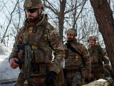 Μάζης στο Newsbomb.gr: Στη Μαριούπολη δρα το ουκρανικό ακροδεξιό Τάγμα Αζόφ