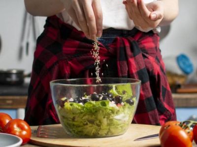 Το υπερβολικό αλάτι μπορεί να αυξήσει τον κίνδυνο θανατηφόρων ασθενειών