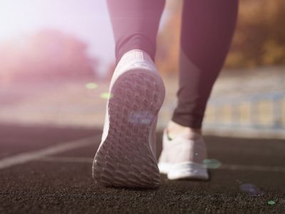 Γιατί πρέπει να περπατάτε για δύο λεπτά μετά από κάθε γεύμα