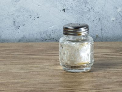 Καρδιαγγειακά: Πόσο μειώνετε τον κίνδυνο τρώγοντας 1 γραμμάριο αλατιού λιγότερο καθημερινά